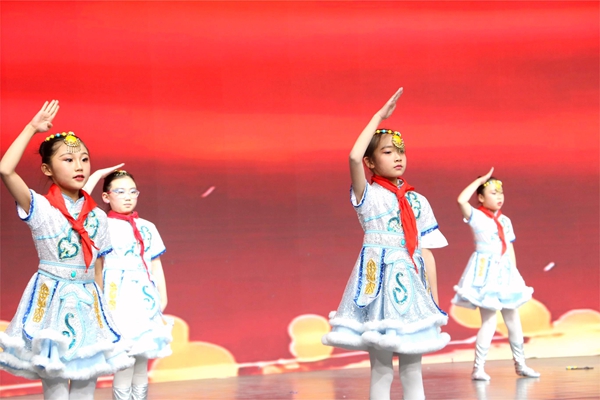 童心筑夢(mèng)雅礱大地 一場(chǎng)綻放藏源魅力的少兒文藝匯演